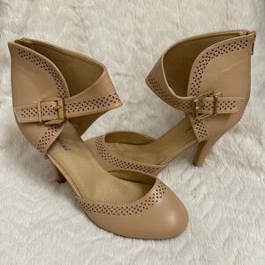 Francesca’s size 10, tan heels. Gently used.